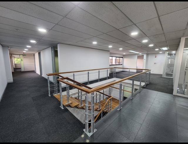 924M² OFFICE TO LET IN PINELANDS
